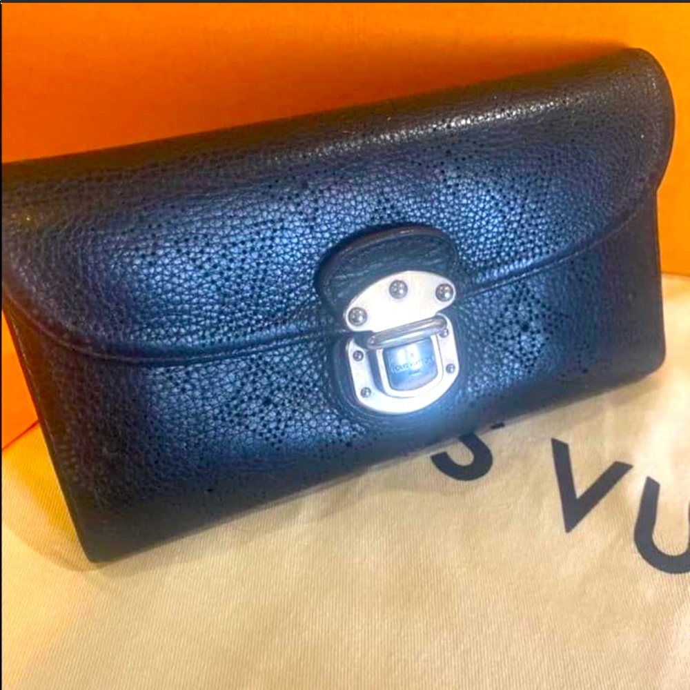 Louis Vuitton Vintage Amelia Noir Mahina Wallet